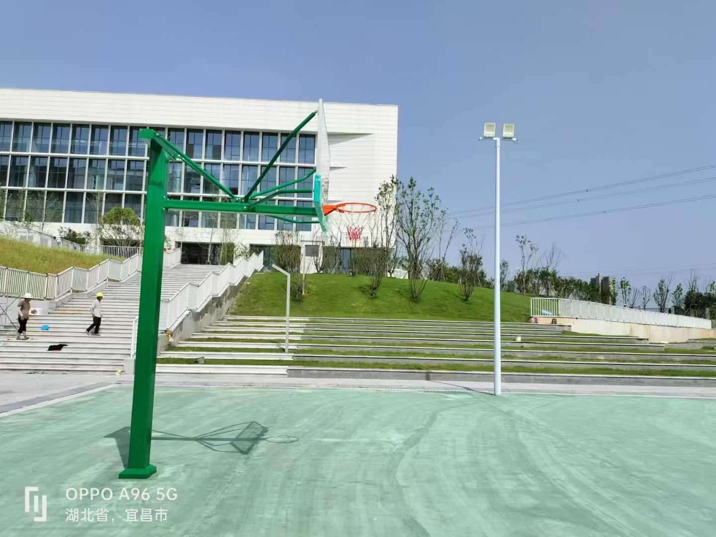 固定式与液压升降篮球架对比：学校操场选型逻辑解析